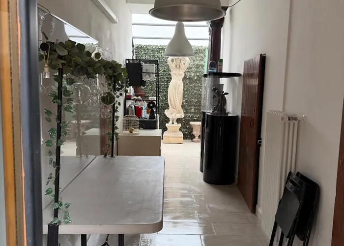 Giraffe Art Ducati Blq * بولونيا